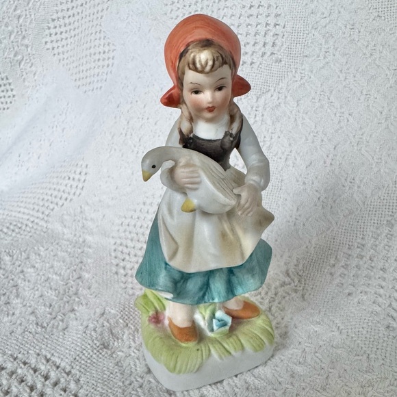 Other - Vintage Lady and Goose